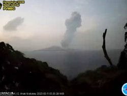 Gunung Anak Krakatau Kembali Meletus Semburkan Abu Setinggi Satu Kilometer