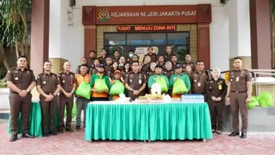 Peringati HUT Persaja Ke-72, Kejari Jakarta Pusat Bagi-bagi Sembako