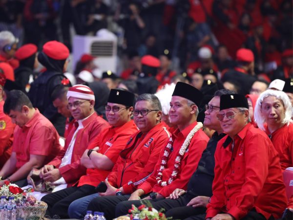 Sekjen PDIP Hasto Kristiyanto dan Bacapres PDIP Ganjar Pranowo (DPP PDIP/sudutpandang.id)