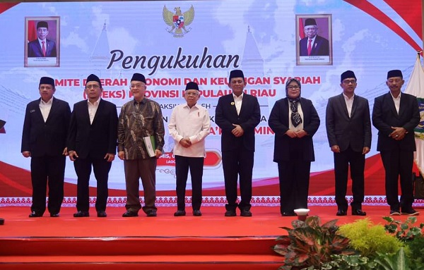 ubernur Ansar Ahmad resmi menjabat sebagai Ketua Komite Daerah Ekonomi dan Keuangan Syariah (KDEKS) Provinsi Kepulauan Riau (Kepri)