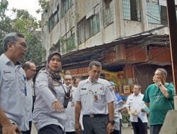 Pemkot Jakbar Keruk 13 Kali Penghubung