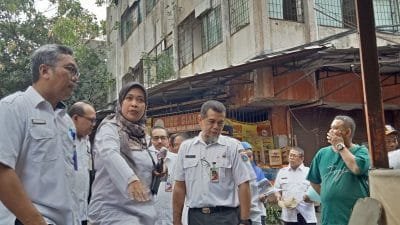 Pemkot Jakbar Keruk 13 Kali Penghubung