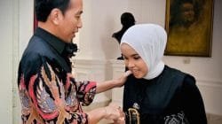 Presiden Joko Widodo (Jokowi) mengundang khusus Putri Ariani, penyanyi yang viral usai tampil di America's Got Talent ke Istana Kepresidenan, Rabu (14/6/2023).