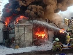 Bedeng Berisi Ban Vulkanisir Ludes Terbakar