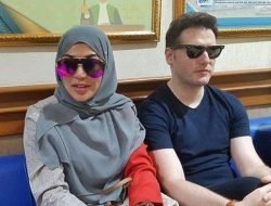 Cinta Penelope dan Suami Tampil Mesra di Sidang Perceraiannya