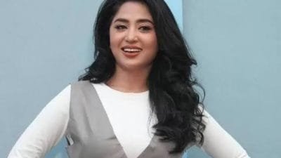 Respon Dewi Perssik Usai Disebut Tubuhnya Bersarang Jin
