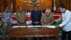 Bupati Asahan Surya ikuti rapat Paripurna Perancangan Peraturan Daerah Tentang Pertanggungjawaban Pelaksanaan Anggaran Pendapatan dan Belanja Daerah (APBD) Tahun Anggaran 2022 di Aula DPRD Kabupaten Asahan, Selasa (4/7/2023).