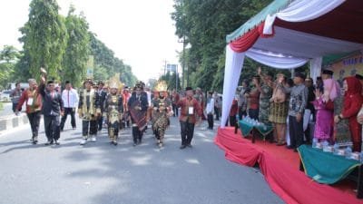Bupati Asahan Surya Lepas Parade Seni dan Budaya 14 Etnis