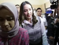 Lady Nayoan Ngotot Bercerai dengan Rendy Kjaernett