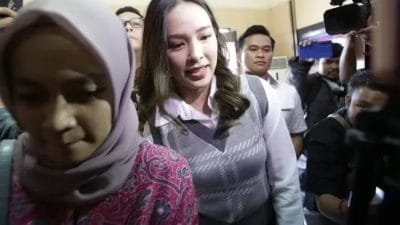 Lady Nayoan Ngotot Bercerai dengan Rendy Kjaernett