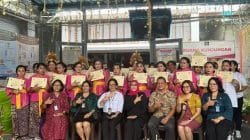 Warga Binaan Lapas Perempuan Kerobokan Bali menerima Sertifikat Kompetensi