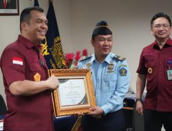 Ringkus Buronan Interpol, 16 Petugas Imigrasi Bali Terima Penghargaan
