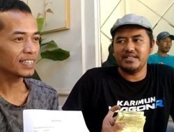 Heboh,Pengusaha Batik Pekalongan Sebar Uang Rp35 Juta