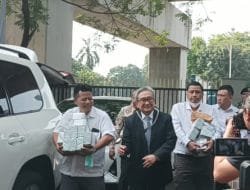 Penuhi Pemeriksaan Kejagung, Maqdir Serahkan Uang Rp27 Miliar