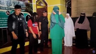 Perempuan Jadi Imam