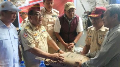 Kader Gerindra Hosea Sanjaya Bersama PPIR Bantu Warga Terdampak Kebakaran di Tambora