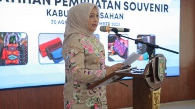 Ketua Dekranasda Sumut Gelar Pelatihan Pembuatan Souvenir di Asahan