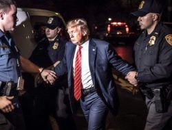 Menyerahkan Diri, Donald Trump Akhirnya Masuk Penjara