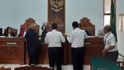 OC Kaligis gugat polisi