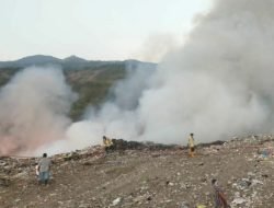 Kawasan TPA Kawatuna Palu Terbakar