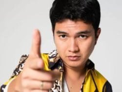 Sepi Job, Aldi Taher Langsung Cium Kaki Sang Ibu