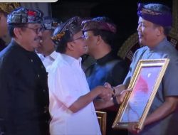 Anggiat Napitupulu Terima Penghargaan Bali Kerthi Sewaka Nugraha