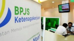 Dirut BPJS Ketenagakerjaan Serahkan Manfaat JHT Bos GE Indonesia Handry Satriago ke Pihak Keluarga