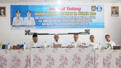 Bupati Asahan H. Surya menghadiri silaturahmi dengan Kepala Sekolah UPTD SD dan SMP se-Kecamatan Simpang Empat, Air Baru, Sei Dadap dan Teluk Dalam di SMP Negeri 1 Simpang Empat, Rabu (30/8/2022).