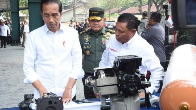 Kasad Dampingi Presiden Jokowi Kunjungan ke PT Pindad