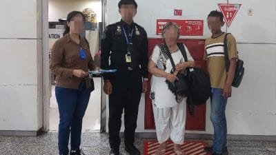 Kantor Imigrasi Kelas I TPI Denpasar mendeportasi bule Belanda berinisial EH (80) lantaran melebihi batas izin tinggal alias overstay.