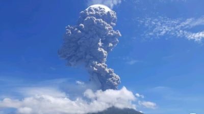 Ketinggian Abu Berbeda, Gunung Ile Lewotolok-NTT Meletus Lagi