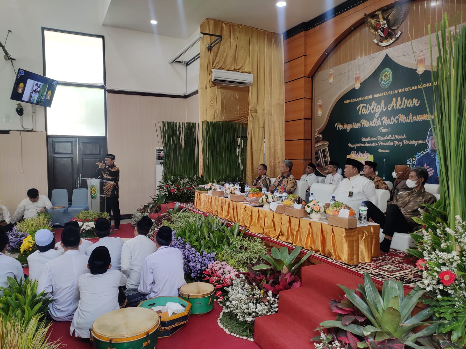 Pengadilan Negeri (PN) Jakarta Selatan menggelar Tabligh Akbar memperingati Maulid Nabi Muhammad SAW, Jumat (6/10/2023).