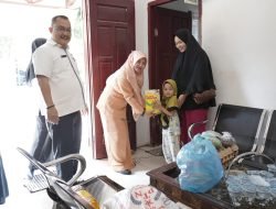 Turunkan Angka Stunting, Kepala Diskominfo Asahan Beri Bantuan Makanan