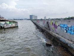 Dinas SDA DKI Janji akan Perbaiki Tanggul Raksasa di Jakarta Utara yang Bocor
