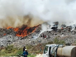 Tempat Pembuangan Akhir Sampah Suwung-Denpasar Terbakar