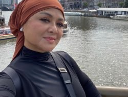 Demi Anaknya Bebas, Betharia Sonata Rela Cium Kaki Ibunda Rinoa