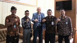Kadiv Pemasyarakatan Kanwil Kemenkumham Bali, I Putu Murdiana menerima kunjungan dari Kepala Kedutaan Besar Bulgaria, Dr. Stoimen Velev di ruang kerjanya, pada Kamis (15/11/2023).