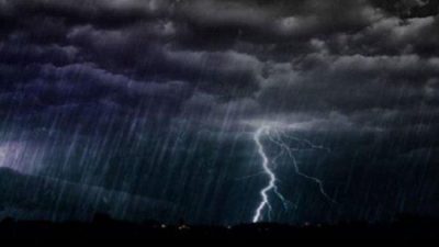 Peringatan BMKG: Waspadai Potensi Hujan Lebat-Angin Kencang Sepanjang Jumat