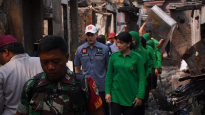 Persit KCK Cabang XV Kodim 0501/JP Salurkan Bantuan kepada Warga Terdampak Bencana Kebakaran di Jakpus