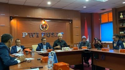 Ganjar Pranowo menghadiri undangan acara Dialog Capres-cawapres dengan Persatuan Wartawan Indonesia (PWI) Pusat dalam rangkaian HPN 2024