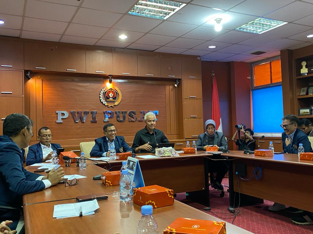 Ganjar Pranowo menghadiri undangan acara Dialog Capres-cawapres dengan Persatuan Wartawan Indonesia (PWI) Pusat dalam rangkaian HPN 2024
