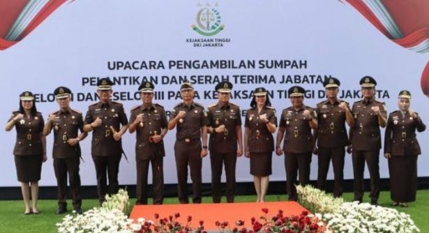 Jamintel Kejagung Reda Manthovani melantik tujuh pejabat Kejati DKI Jakarta dan tiga Kajari, Kamis (2/11/2023).