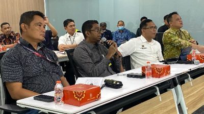 Kepala Kantor Imigrasi Ngurah Rai, Suhendra, menggelar rapat bersama stakeholder pengelola bandara untuk mencari solusi agar tidak terjadi penyimpangan pelayanan khususnya pada area imigrasi.