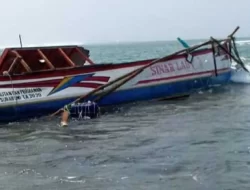 Perahu Diterjang Ombak Besar di Sukabumi, ABK Nelayan Tewas
