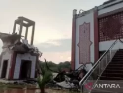 Bogor Dilanda Hujan Lebat-Angin Kencang, Menara Masjid 20 Meter Ambruk