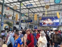 Penumpang KA di Stasiun Pasar Senen Mencapai 24.000 Orang