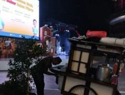 Debat Perdana Capres, TKN Prabowo-Gibran Nobar Bareng Tukang Bakso