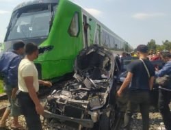 Kereta Feeder Woosh Tabrak Mobil, 3 Korban Meninggal Dunia