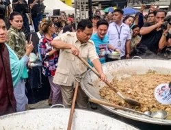 Prabowo dan Masyarakat Cilincing Masak Besar dan Joget