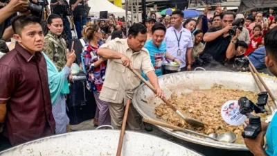 Prabowo dan Masyarakat Cilincing Masak Besar dan Joget